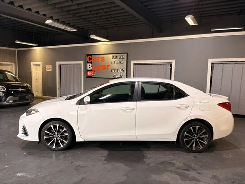 Used 2018 Toyota Corolla SE FWD image 3