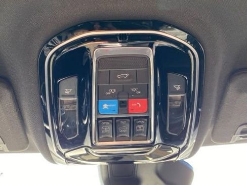 Used 2022 Jeep Grand Cherokee L Overland w/ Luxury Tech Group IV image 36