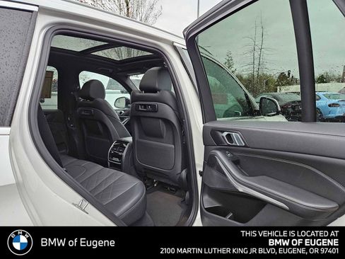 Used 2023 BMW X5 xDrive40i AWD/4WD image 14