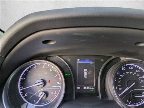 Used 2022 Toyota Camry SE image 11