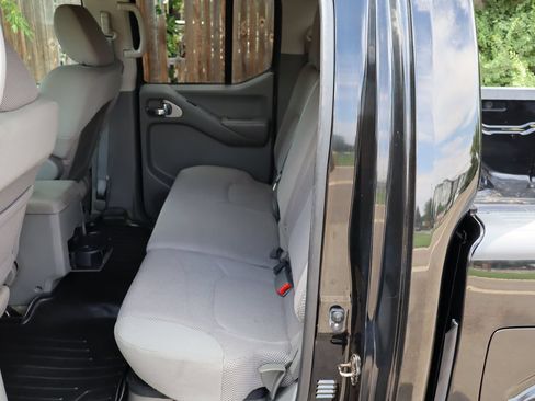 Used 2014 Nissan Frontier SV AWD/4WD image 19