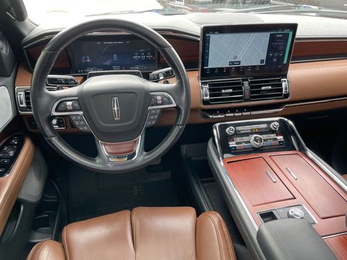 Used 2023 Lincoln Navigator Reserve AWD/4WD image 18