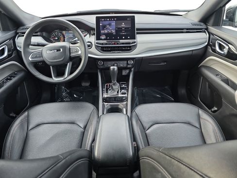 Used 2024 Jeep Compass Limited image 9