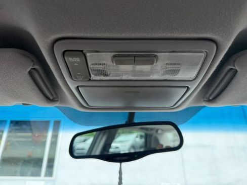 Used 2000 Toyota Avalon XL FWD image 24