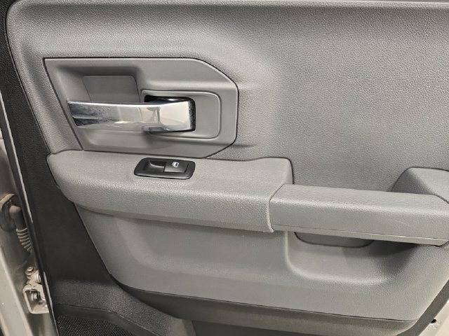 Used 2017 RAM 1500 Classic SLT RWD image 14