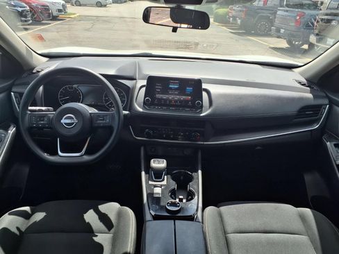 Used 2024 Nissan Rogue S AWD/4WD image 3