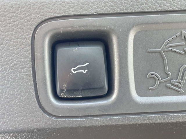Used 2018 Ford Expedition Limited w/ Equipment Group 302A RWD image 11