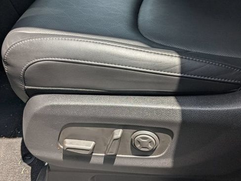 Certified 2025 Kia Carnival FWD image 7