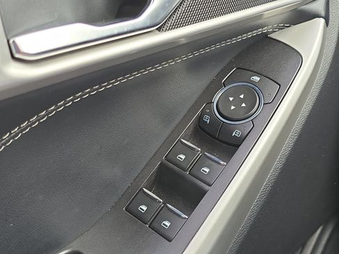 Used 2022 Ford Explorer XLT w/ Equipment Group 202A image 13