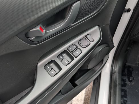 Certified 2022 Hyundai Kona SEL FWD image 19