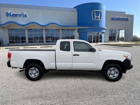 Used 2022 Toyota Tacoma SR image 5