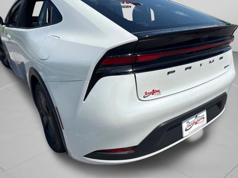Used 2025 Toyota Prius LE FWD image 29