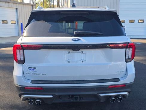 Used 2025 Ford Explorer Platinum w/ Ultimate Package image 4