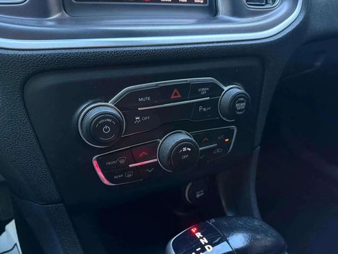 Used 2020 Dodge Charger SXT w/ Leather Interior Group image 25