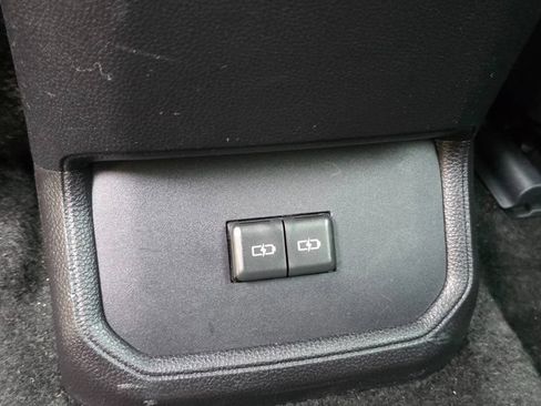 Used 2025 Toyota Highlander XLE FWD image 38