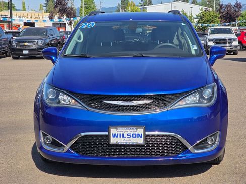 Used 2020 Chrysler Pacifica Touring FWD image 8