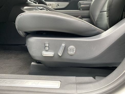 Used 2025 Lincoln Nautilus Reserve AWD/4WD image 13