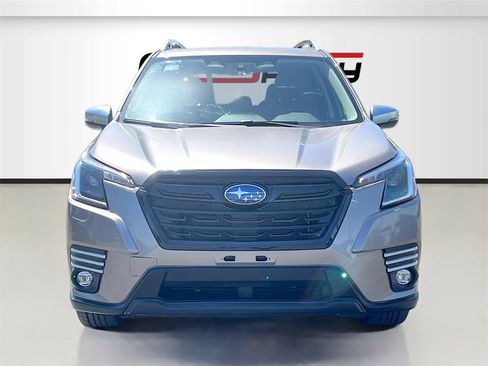Used 2022 Subaru Forester Touring image 2