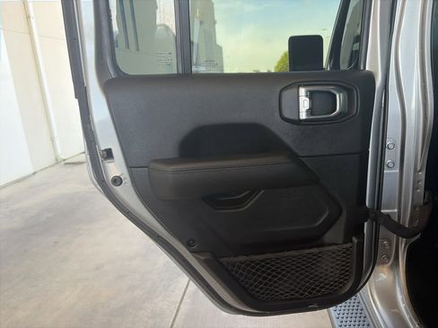 Used 2021 Jeep Wrangler Unlimited Sahara AWD/4WD image 9