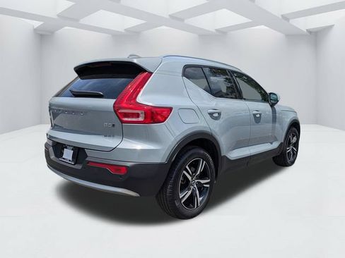 Certified 2025 Volvo XC40 B5 Core AWD/4WD image 5