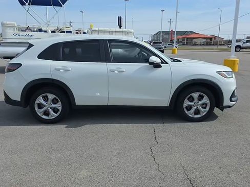 Used 2023 Honda HR-V LX image 3