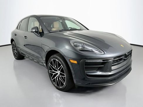 Certified 2026 Porsche Macan AWD/4WD image 7