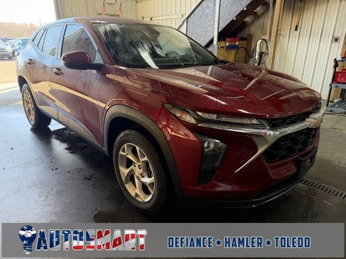 Used 2024 Chevrolet Trax LS w/ LS Convenience Package image 1