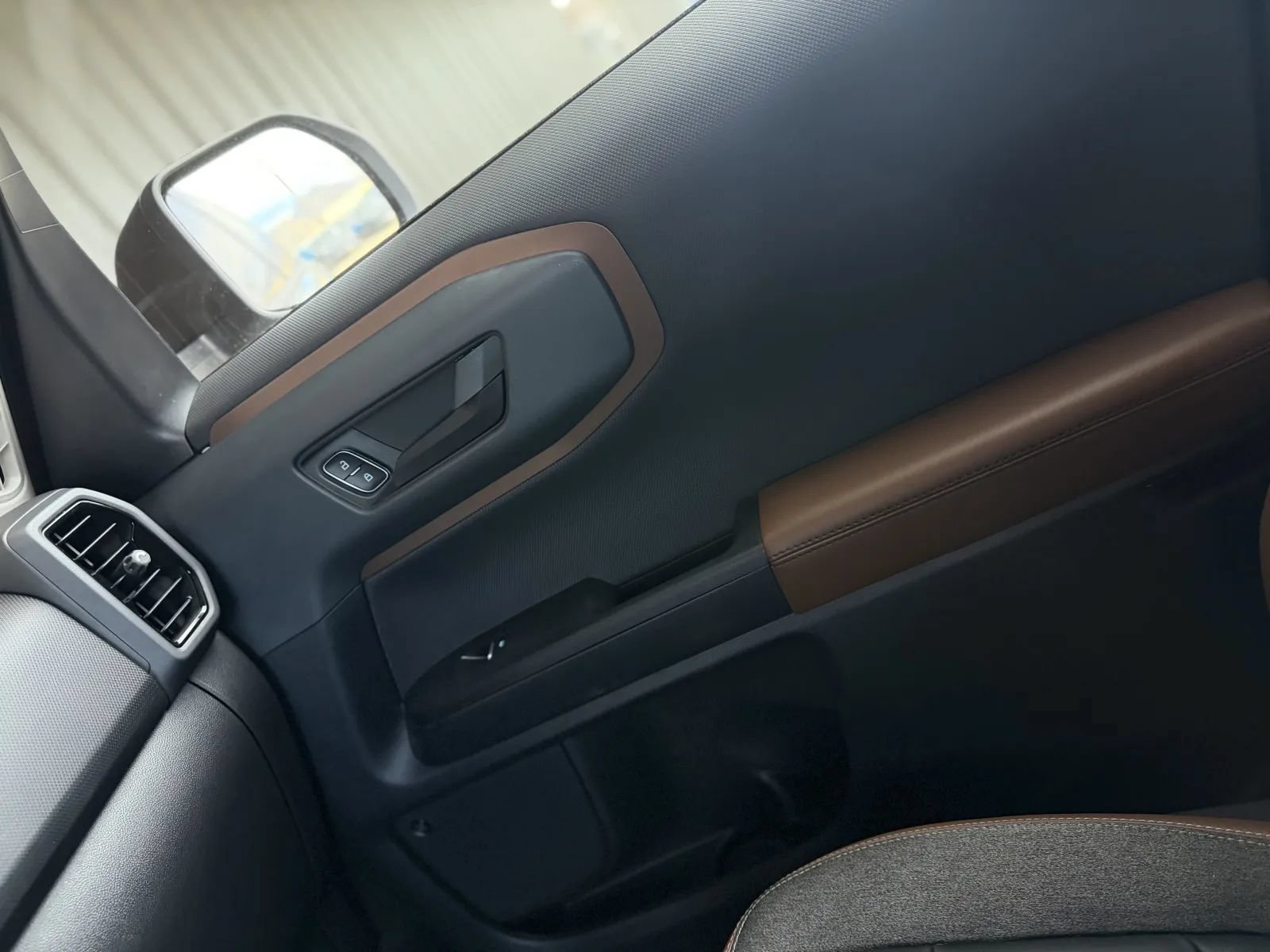 Used 2024 Ford Bronco Sport Outer Banks w/ Tech Package AWD/4WD image 39