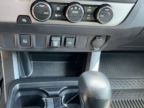 Used 2021 Toyota Tacoma SR5 RWD image 33