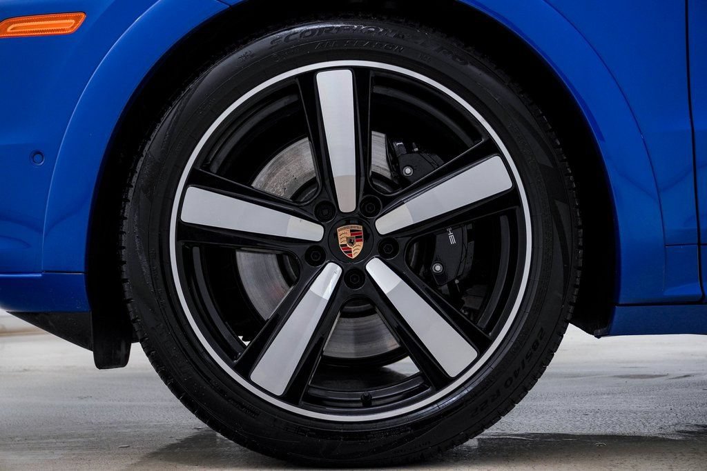 Used 2025 Porsche Cayenne GTS AWD/4WD image 13