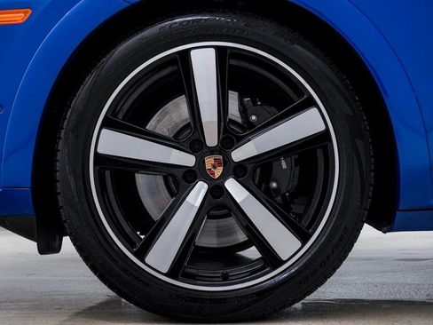 New 2025 Porsche Cayenne GTS image 13