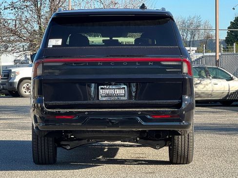 New 2026 Lincoln Navigator L Reserve AWD/4WD image 5