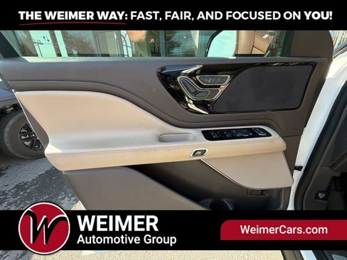 Used 2022 Lincoln Aviator AWD w/ Premium Package image 21
