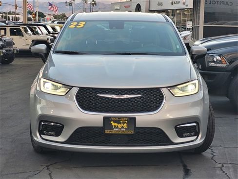 Certified 2023 Chrysler Pacifica Touring-L image 2