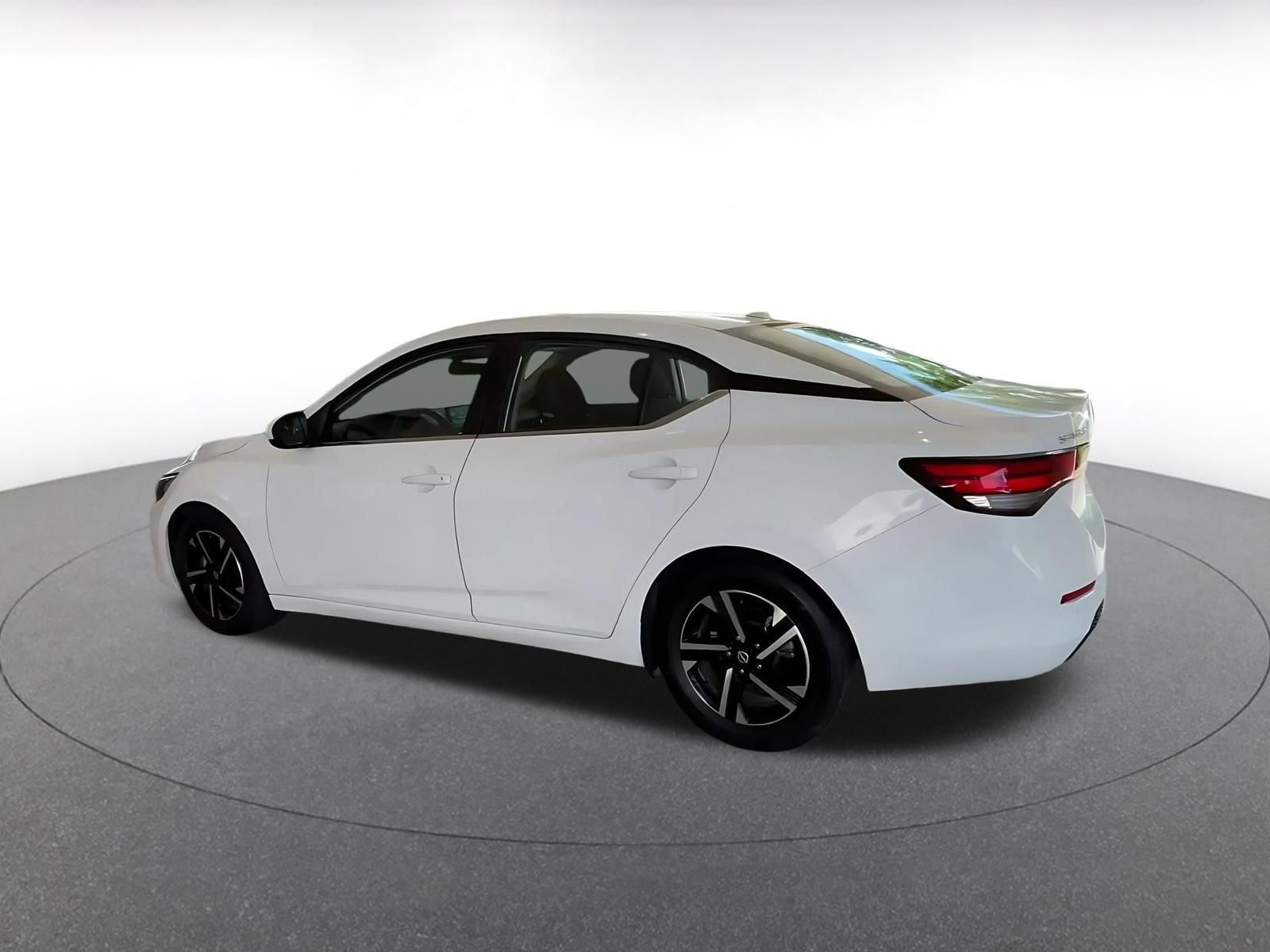Used 2025 Nissan Sentra SV FWD image 8