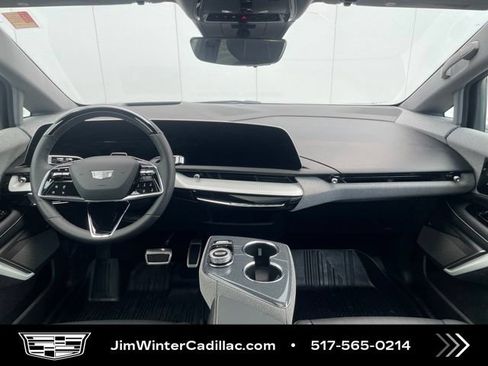 Certified 2025 Cadillac Optiq Luxury 2 w/ LPO, Floor Liner Package AWD/4WD image 18