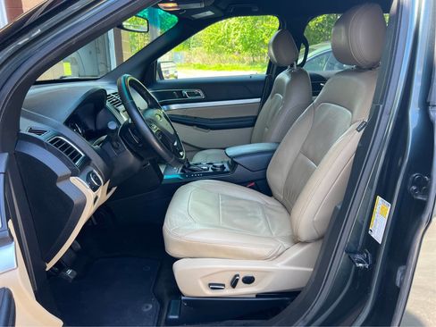 Used 2016 Ford Explorer XLT w/ Equipment Group 202A AWD/4WD image 9