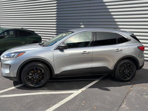 Certified 2022 Ford Escape SE w/ Convenience Package AWD/4WD image 2