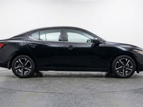 Used 2025 Nissan Sentra SV FWD image 9