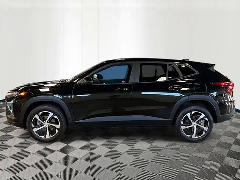 Used 2025 Chevrolet Trax RS w/ Driver Confidence Package FWD image 2