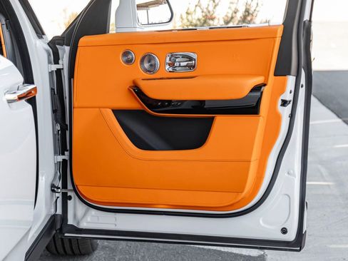 Used 2023 Rolls-Royce Cullinan Black Badge w/ Dark Exterior Package image 32