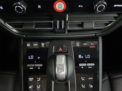 Used 2025 Porsche Macan GTS image 19