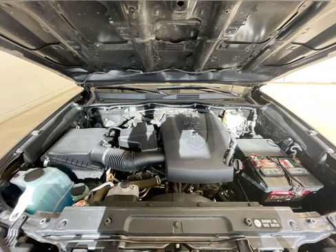 Used 2019 Toyota Tacoma TRD Off-Road AWD/4WD image 25