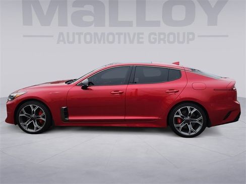 Used 2018 Kia Stinger GT2 image 2