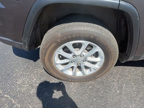 Used 2021 Jeep Grand Cherokee Laredo image 17