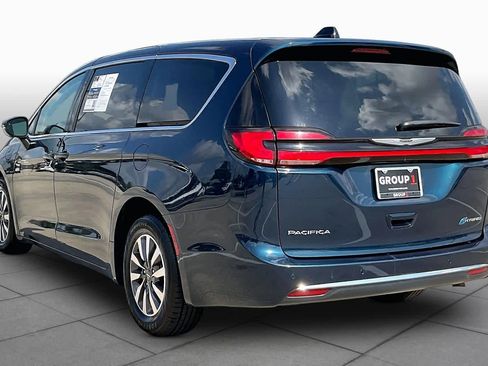 Used 2023 Chrysler Pacifica Touring-L FWD image 12