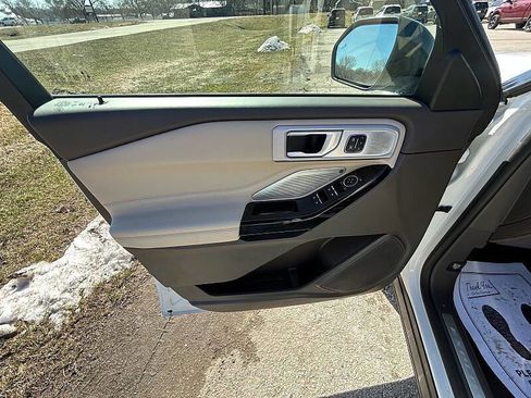 Used 2021 Ford Explorer Platinum w/ Equipment Group 601A AWD/4WD image 26