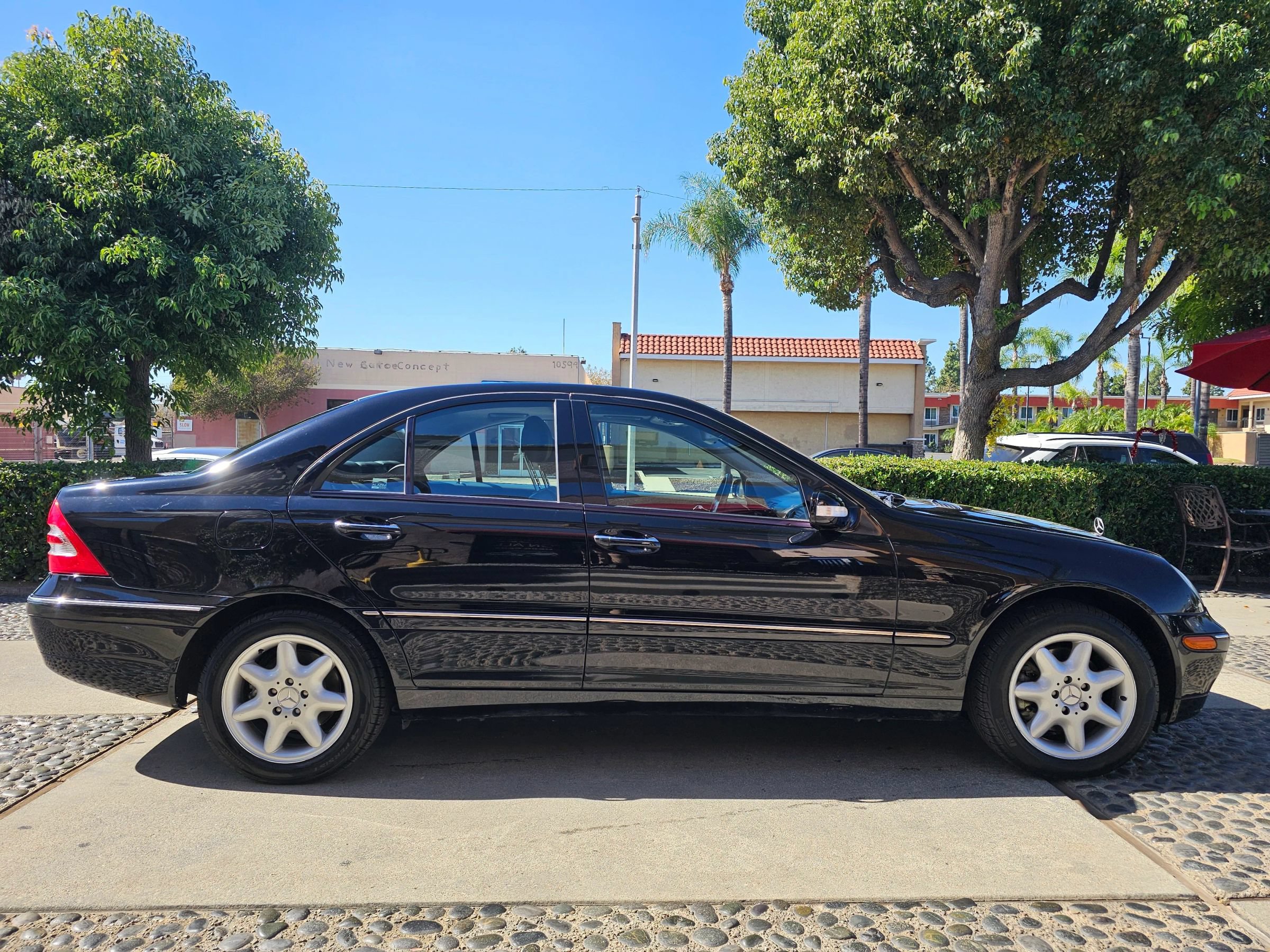 Used 2003 Mercedes-Benz C 320 Sedan image 4