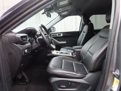 Used 2023 Ford Explorer XLT image 7