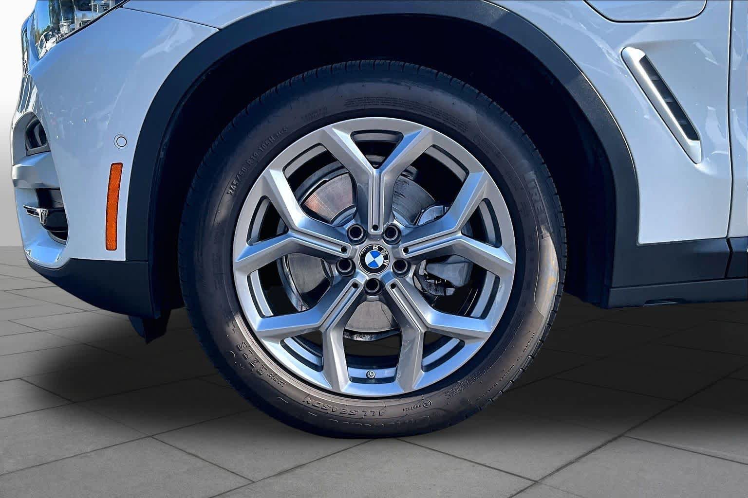 Used 2021 BMW X3 xDrive30e w/ Executive Package AWD/4WD image 11